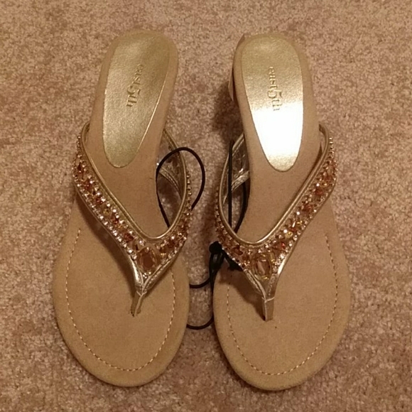 Shoe - Picture 1 of 8